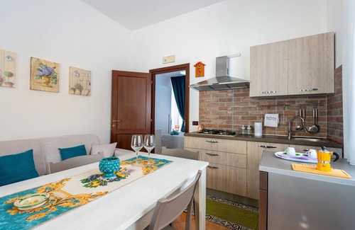Castelvetrano House | Holiday Home La Casa di Arianna with Garden, A/C & Wi-Fi