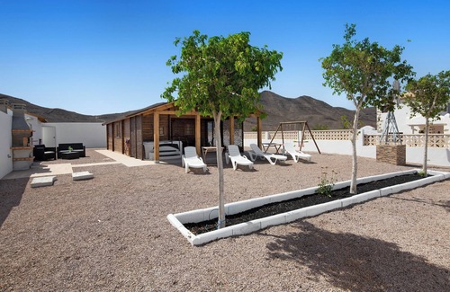 Gran Tarajal Cabin | Holiday home La Cabañita de Javi with Sea View, Garden & Wi-Fi
