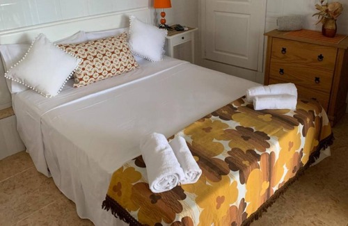 Cubelles House | Holiday Home "La Casa De Mima" with Sea View, Shared Pool & Wi-Fi