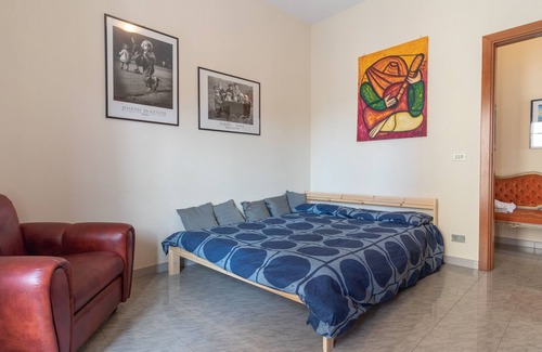 Giovinazzo House | Holiday Home 'La Casa Di Sciovi' with Balcony, Wi-Fi and Air Conditioning