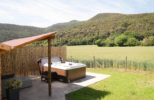 Beguda House | Holiday Home 'La Caseta' with Mountain View, Wi-Fi and Air Conditioning