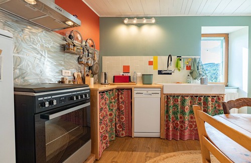 Beauvene House | Holiday Home 'La Casita' with Mountain View, Private Terrace and Wi-Fi