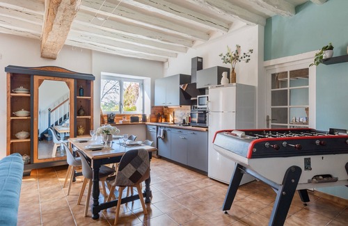 Couffy House | Holiday Home 'La Clé Des Champs' with Private Terrace, Private Garden and Wi-Fi