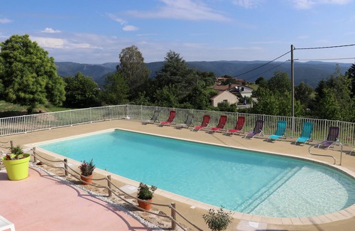 Gravieres House | Holiday Home 'La Clède' with Mountain View, Shared Pool and Air Conditioning
