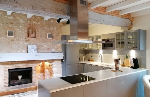 Sourzac House | Holiday Home 'La Colline' with Private Pool, Wi-Fi and Air Conditioning