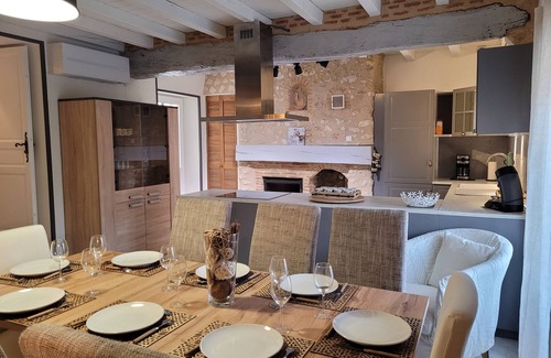 Sourzac House | Holiday Home 'La Colline' with Private Pool, Wi-Fi and Air Conditioning