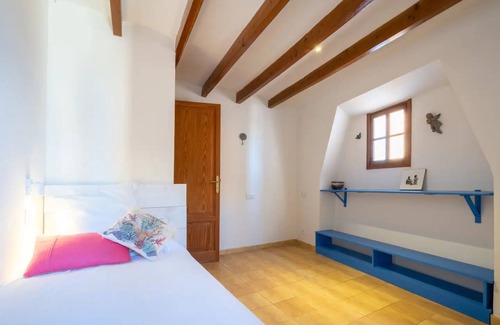Banyalbufar House | Holiday Home 'La Cubana Casa Vacacional' with Sea View, Balcony and Wi-Fi