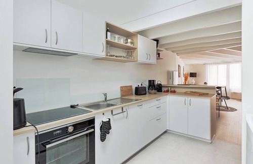 Pornic Apartment | Holiday Home 'La Galerie Pornic - Maison Cedre' with Wi-Fi