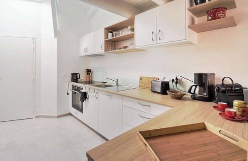 Pornic Apartment | Holiday Home 'La Galerie Pornic - Maison Cedre' with Wi-Fi