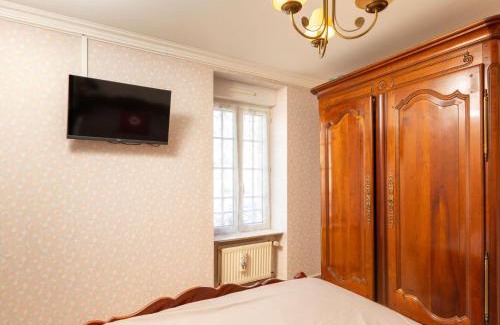 Cherrueix House | Holiday Home La Grève by Interhome