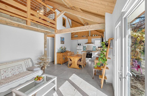 Le Saix House | Holiday Home 'La Grange Des Pépinières' with Mountain View and Wi-Fi