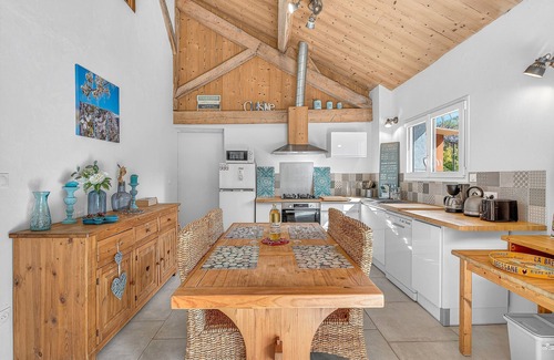 Le Saix House | Holiday Home 'La Grange Des Pépinières' with Mountain View and Wi-Fi