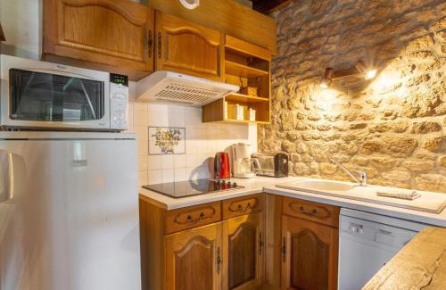 Sartilly-Baie-Bocage House | Holiday Home La Haute Gilberdière-1 by Interhome