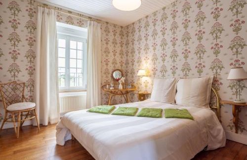 Sartilly-Baie-Bocage House | Holiday Home La Haute Gilberdière-1 by Interhome