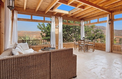 Tetir House | Holiday Home La Higuerita de Tetir with Mountain View, Garden & Wi-Fi
