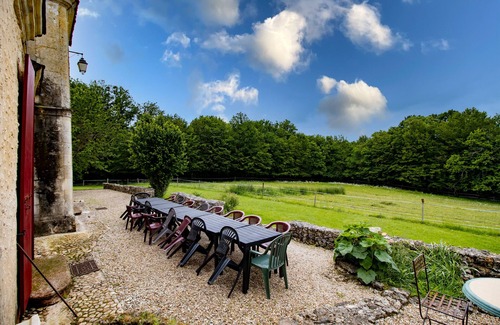Grignols House | Holiday Home 'La Jembertie En Périgord' with Private Pool, Private Terrace and Wi-Fi