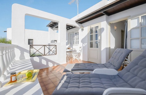 Puerto del Carmen House | Holiday Home "La Lujancita" Close to Beach with Terrace, Ocean Views & Wi-Fi