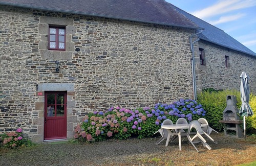 Baguer-Pican House | Holiday Home 'La Maison Bienvenüe' with Private Garden and Wi-Fi