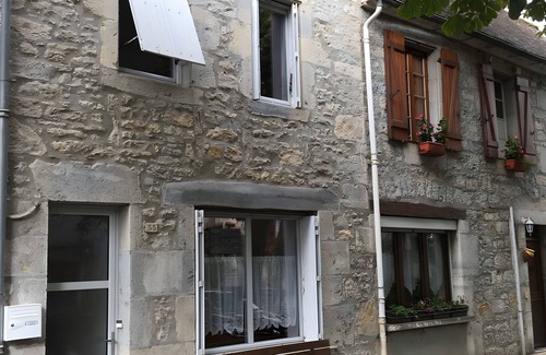 Cajarc House | Holiday Home 'La Maison Du Tour De Ville' with Mountain View, Wi-Fi and Air Conditioning