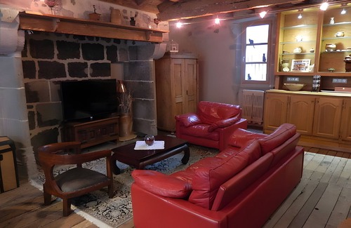 Murat House | Holiday Home 'La Maison De Marie' with Private Terrace and Wi-Fi