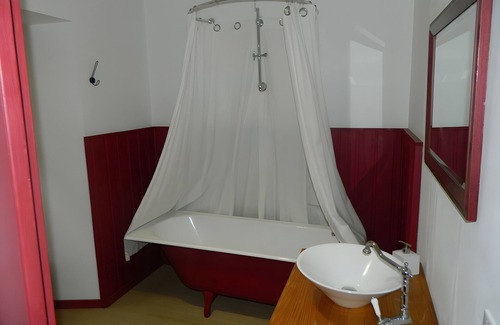 Murat House | Holiday Home 'La Maison De Marie' with Private Terrace and Wi-Fi