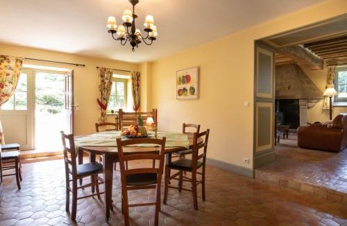La Tagniere House | Holiday Home La Maison du Chateau by Interhome