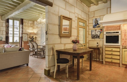 Lormont House | Holiday Home 'La Maison Du Vieux Lormont' with Private Terrace