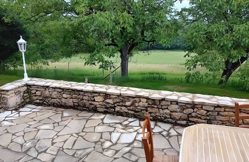 Meyrals House | Holiday Home 'La Maison De Carmensac' with Private Terrace and Private Garden