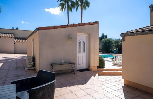 Les Baraques House | Holiday Home 'La Maison Provençale' with Private Pool, Wi-Fi and Air Conditioning