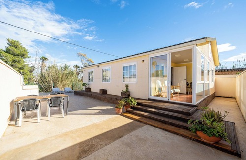 El Ligallo del Ganguil House | Holiday Home "La Marquesa" with Shared Pool, Garden & Wi-Fi
