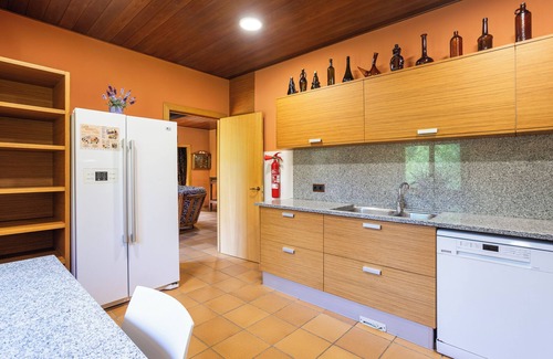 Viladrau House | Holiday Home 'La Montse' with Mountain View, Private Pool and Wi-Fi