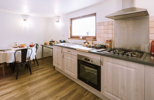 Bonvillard House | Holiday Home "La Petite Maison" with Mountain View, Private Garden & Wi-Fi