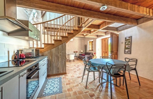 Commana House | Holiday Home 'La Petite Maison - Piscine - Spa' with Shared Pool, Private Terrace and Wi-Fi