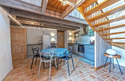 Commana House | Holiday Home 'La Petite Maison - Piscine - Spa' with Shared Pool, Private Terrace and Wi-Fi