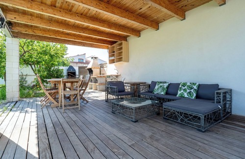Creixell House | Holiday Home 'La Plana' with Private Pool, Wi-Fi and Air Conditioning