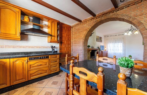 Pujaire House | Holiday Home 'La Tierra' with Private Terrace