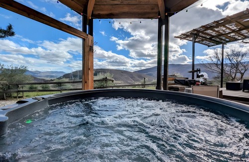 Sisteron House | Holiday Home 'La Tiny House De Peggy' with Mountain View, Private Terrace and Air Conditioning