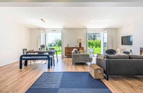 Baden House | Holiday Home La Tour Bourgerel avec piscine by Interhome