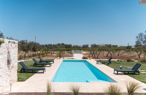 Latiano House | Holiday Home 'Lamia Flora' with Private Pool, Wi-Fi and Air Conditioning