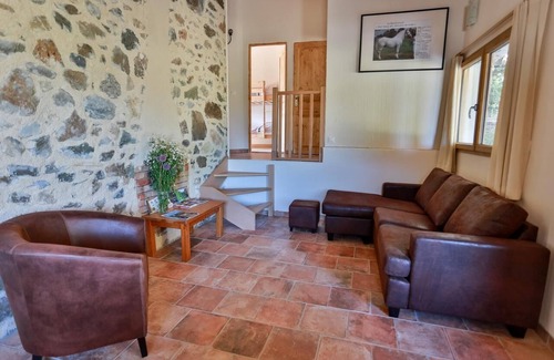 Rieussec House | Holiday Home 'Le Boulonnais, Le Pont De Calmel' with Mountain View, Shared Pool and Terrace