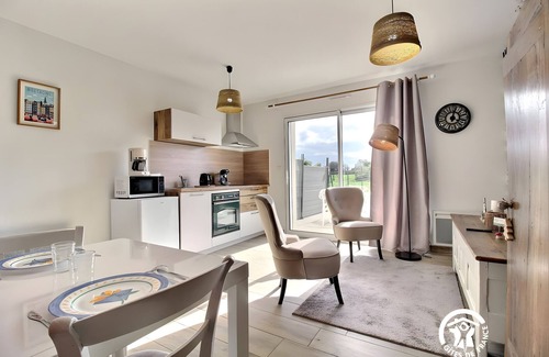 Neant-sur-Yvel House | Holiday Home “Le Gîte de Marguerite” with Wi-Fi