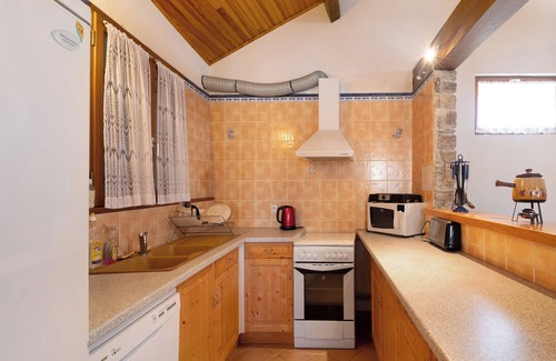 La Llagonne House | Holiday Home Le Galbe - 4 Bedrooms with Garden and Garage, Ideal for a Family Vacation
