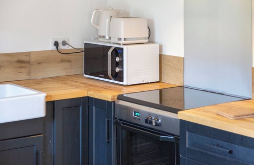 Plomeur House | Holiday Home 'Le Gîte De San Theurnel' with Sea View, Private Garden and Wi-Fi