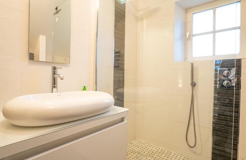 La Gouesniere House | Holiday Home Le Gros chêne by Interhome