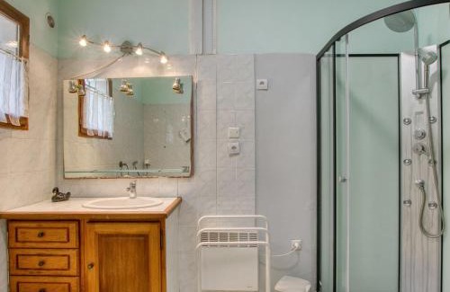 Signes House | Holiday Home Le Hameau des Launes by Interhome