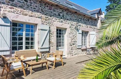 Frehel House | Holiday Home Le logis de Papeu by Interhome