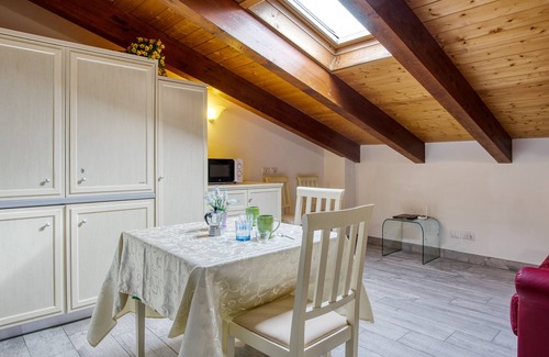 Valfabbrica House | Holiday Home "Le More - Casa Zara" with Shared Garden & Wi-Fi