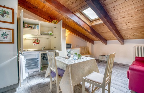 Valfabbrica House | Holiday Home "Le More - Casa Zara" with Shared Garden & Wi-Fi