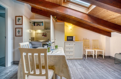 Valfabbrica House | Holiday Home "Le More - Casa Zara" with Shared Garden & Wi-Fi