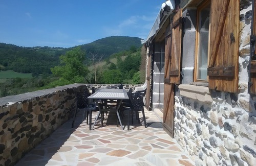 Rentieres House | Holiday Home 'Le Panorama' with Mountain View, Shared Terrace and Wi-Fi